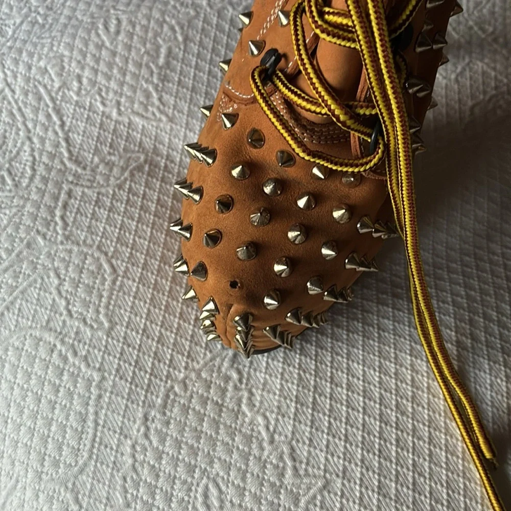 Zigi girl Z-Jo Stud Boots. Leather upper studded boots. 1 stud missing. - Picture 4 of 7
